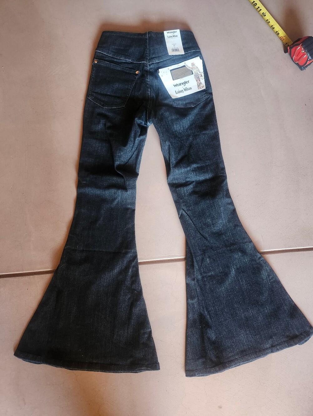 Lainey Wilson Wrangler Pull On Black Denim Bell Bottoms Flares 25x32 Jeans - Picture 5 of 10